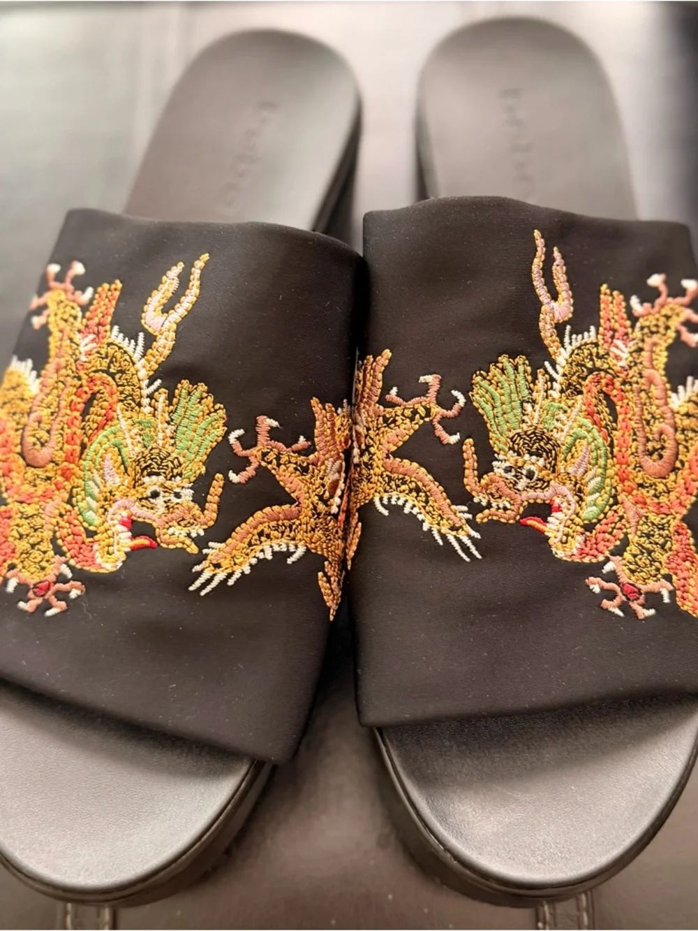 ***VINTAGE***  Y2K bebe Embroidered Dragon Platform Slide Sandals Size 9 - Picture 2 of 7